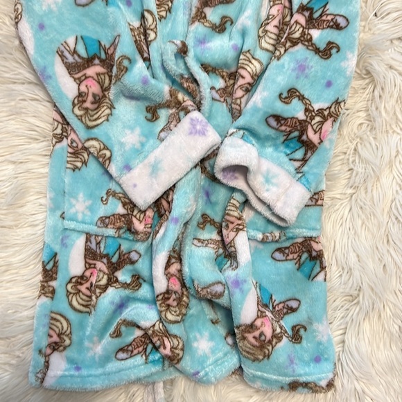 Girls Frozen “Elsa” Robe 8 - Picture 2 of 4